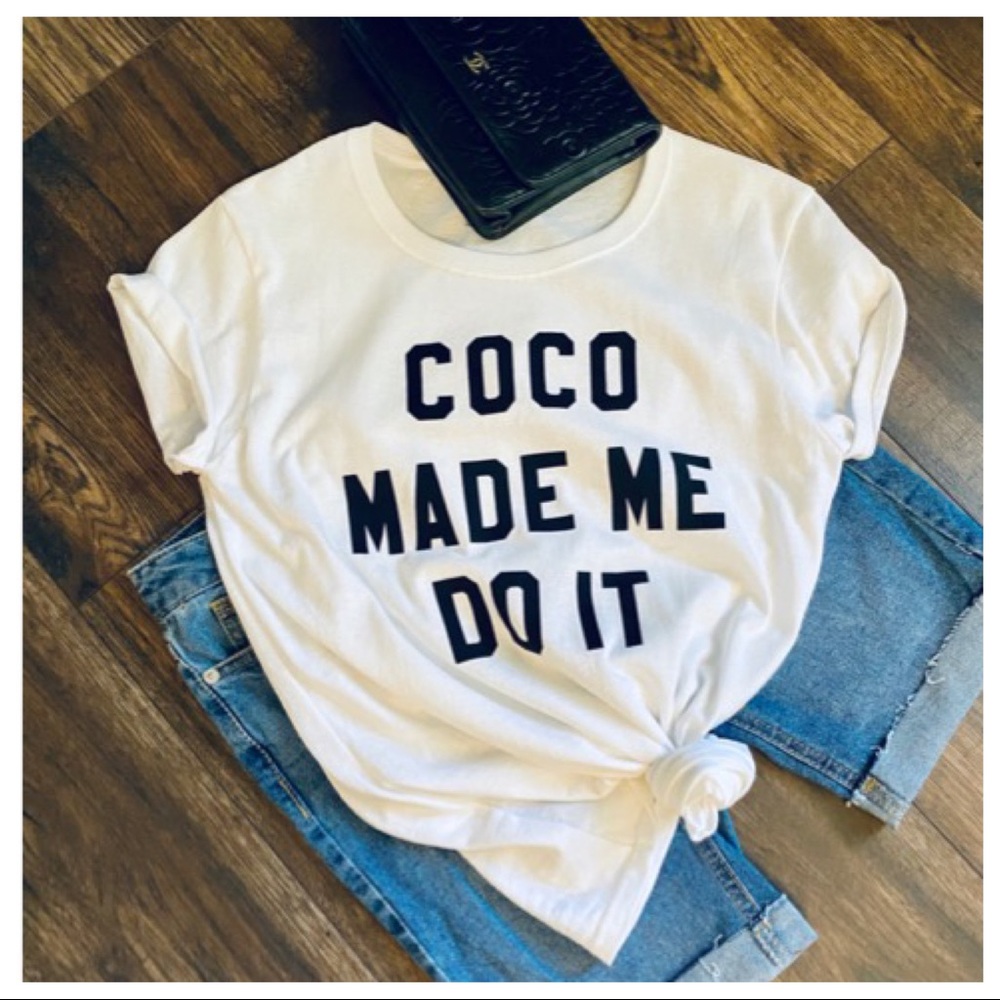 MADE ME DO IT GRAPHIC TEE - Picture 3 of 7